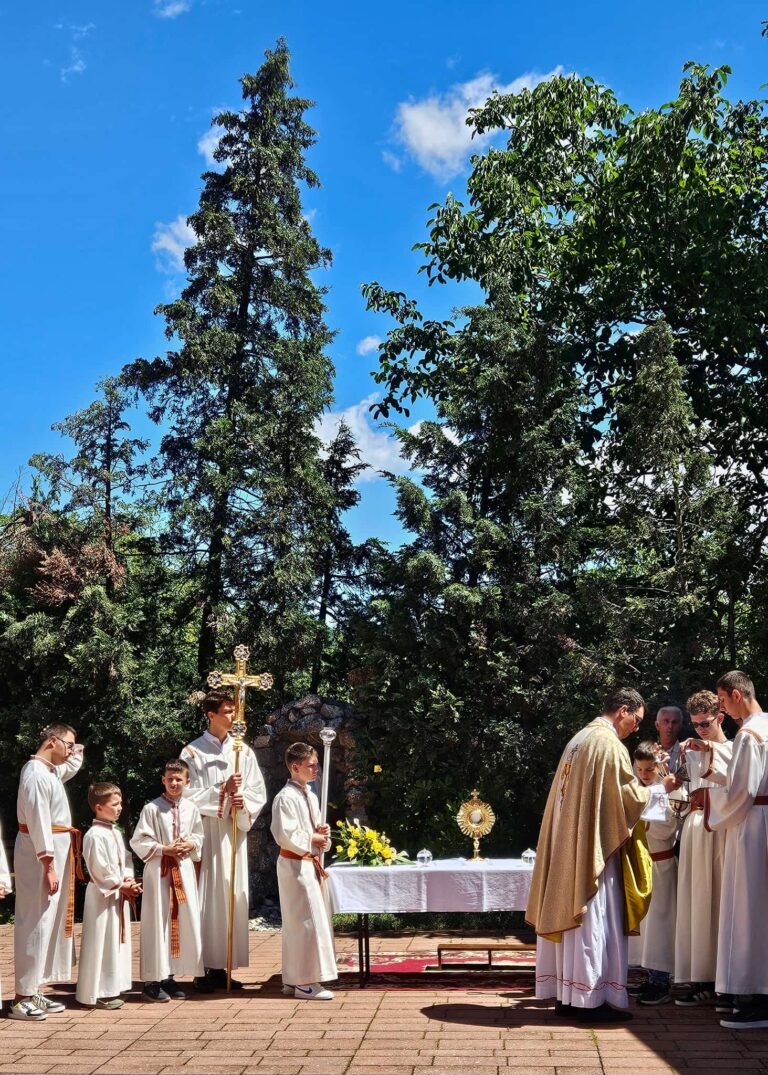 Tijelovska procesija u Šestinama